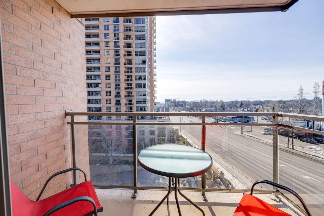 Modern 2BR/2BA Condo Great Area Free Parking 6