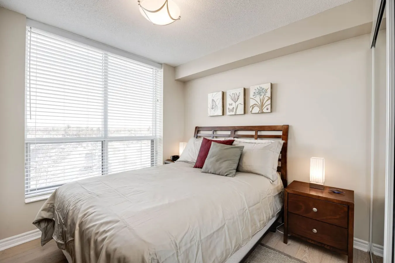 Modern 2BR/2BA Condo Great Area Free Parking 8