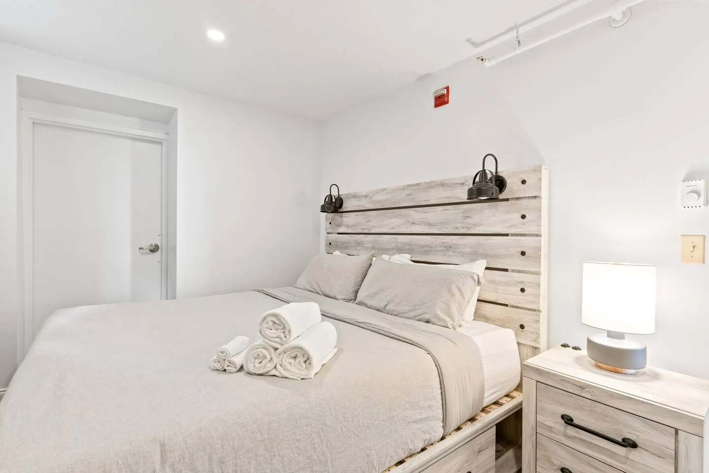Walk Everywhere | Free Parking | DogsOK | King Bed — photo 2