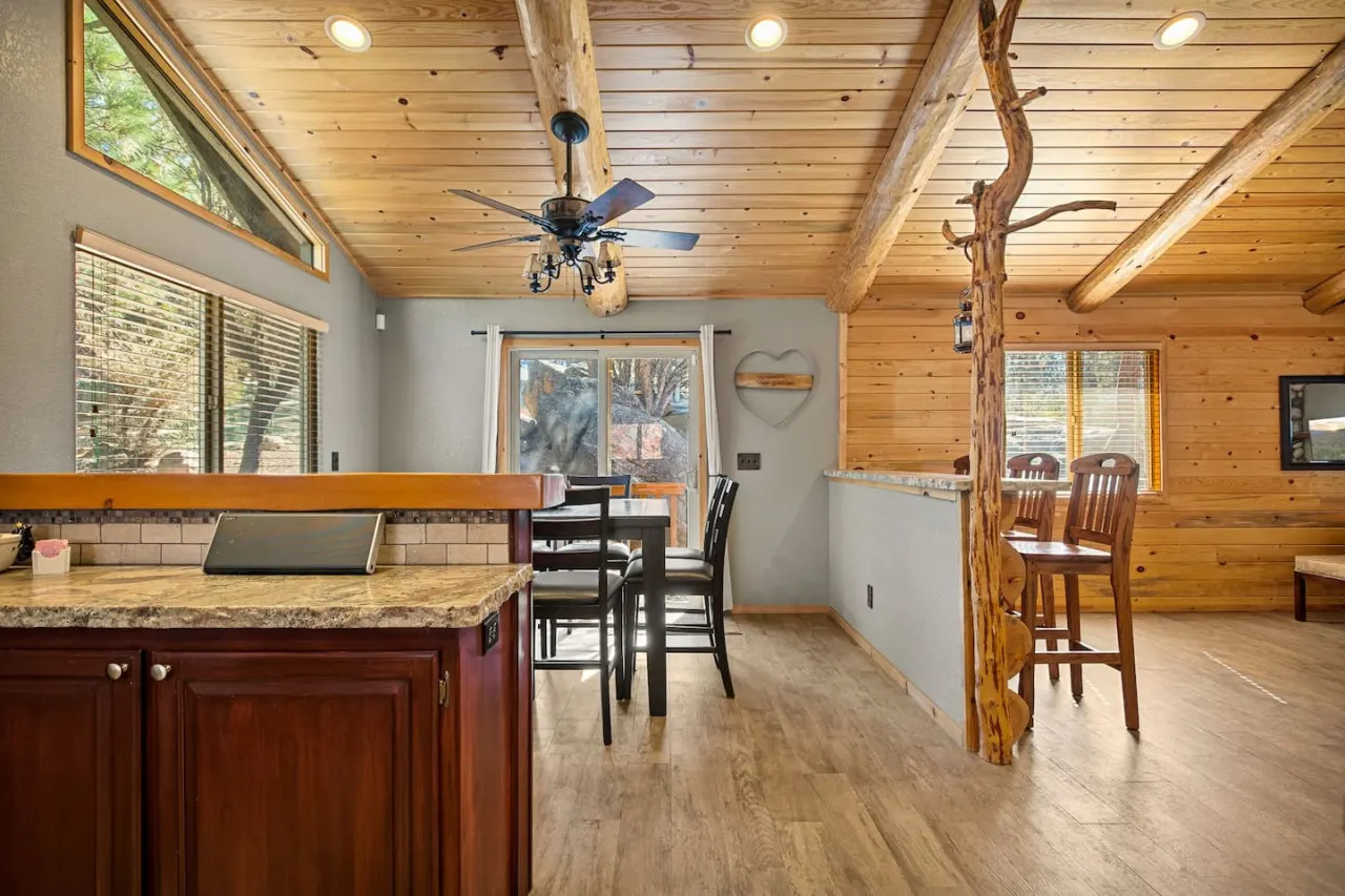Enchanting Snow Escape Hot Tub & Game Room 10