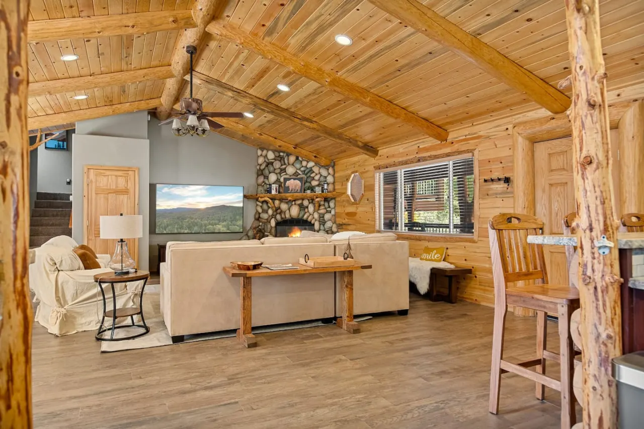 Enchanting Snow Escape Hot Tub & Game Room 12
