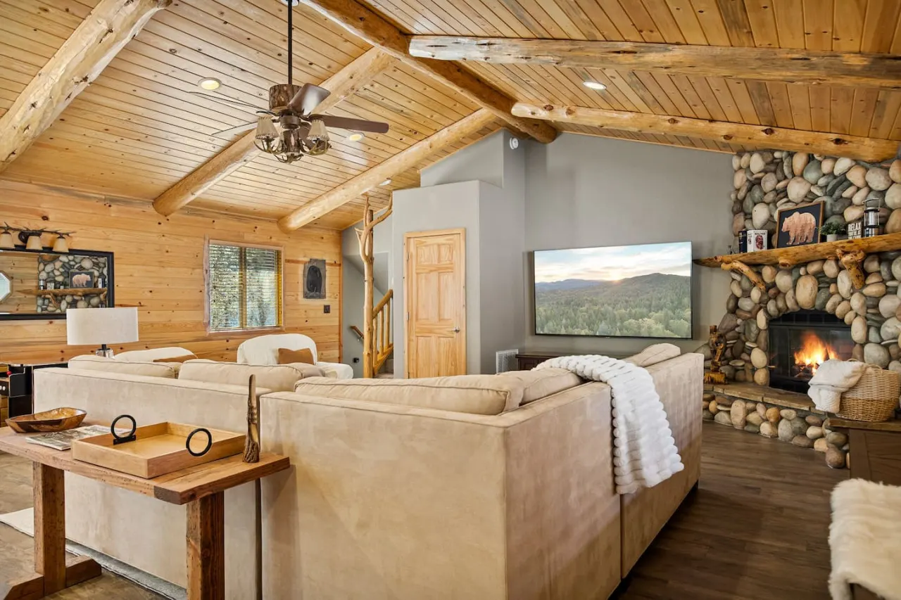 Enchanting Snow Escape Hot Tub & Game Room 13