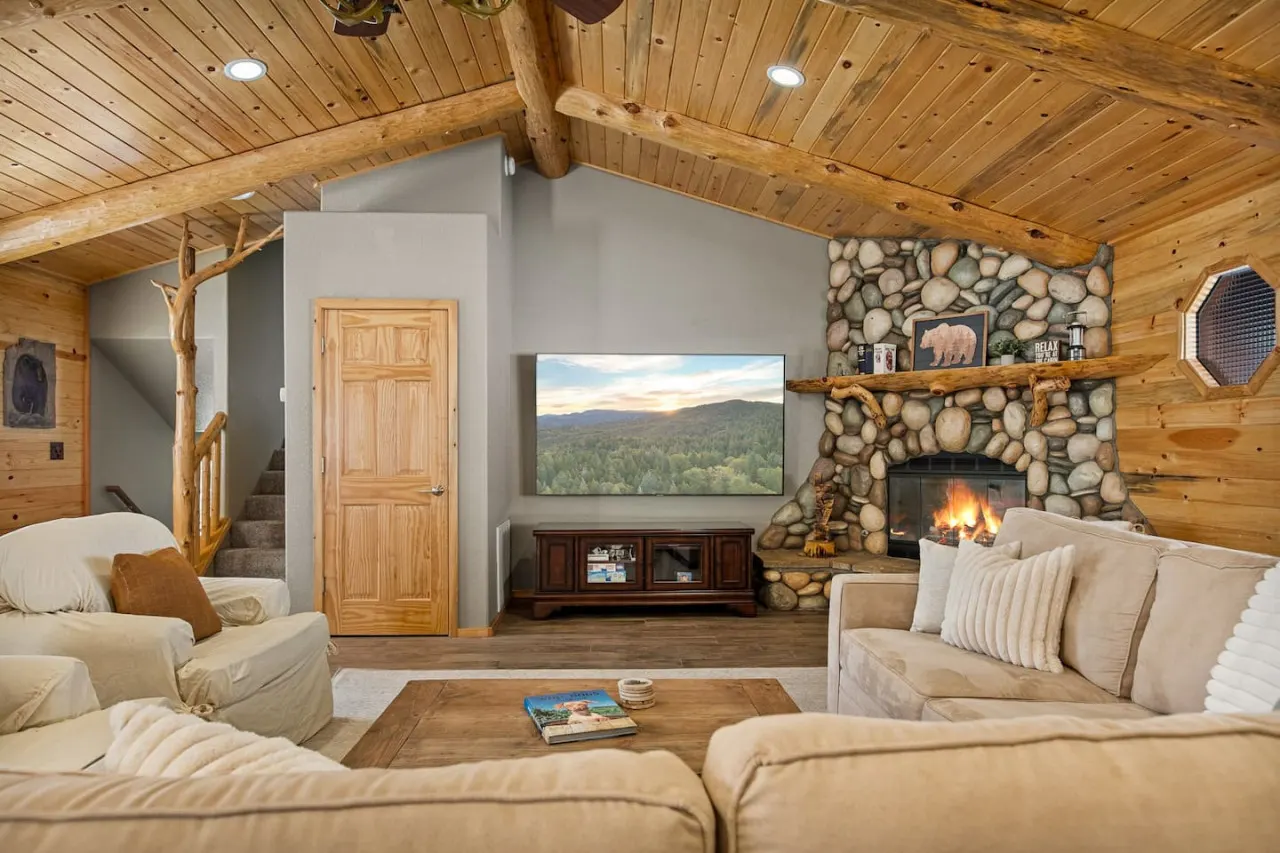Enchanting Snow Escape Hot Tub & Game Room 14