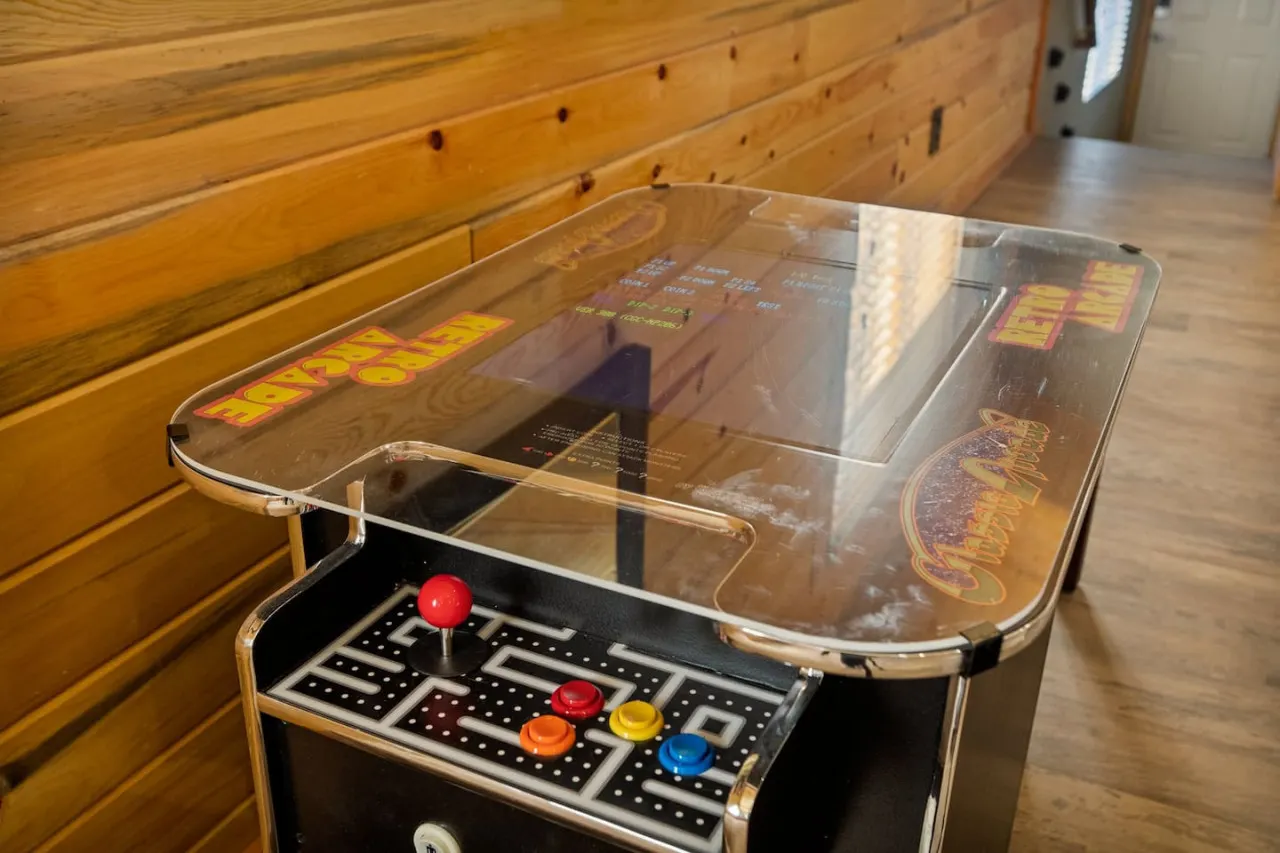 Enchanting Snow Escape Hot Tub & Game Room 16