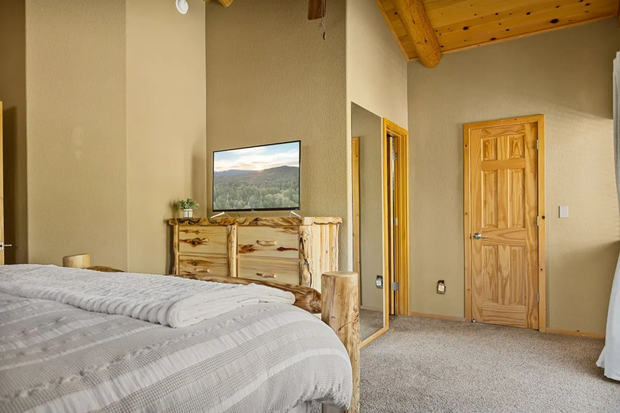 Enchanting Snow Escape Hot Tub & Game Room 17