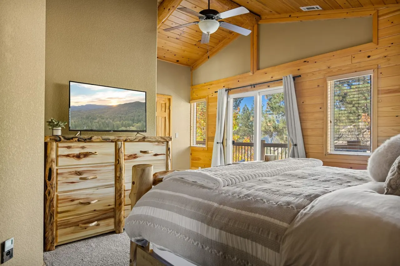 Enchanting Snow Escape Hot Tub & Game Room 20