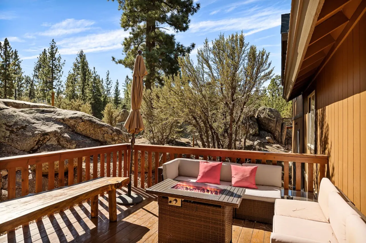 Enchanting Snow Escape Hot Tub & Game Room 5