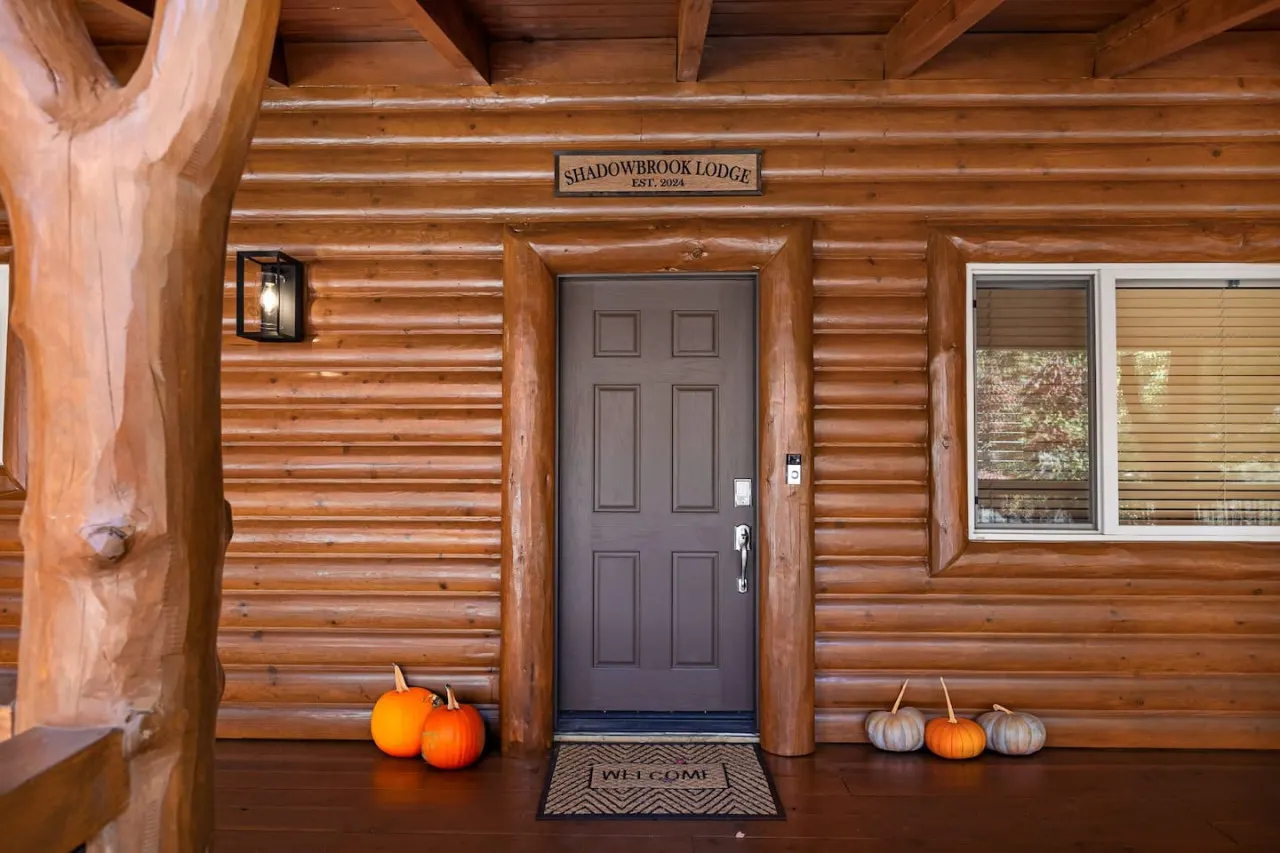 Enchanting Snow Escape Hot Tub & Game Room 6