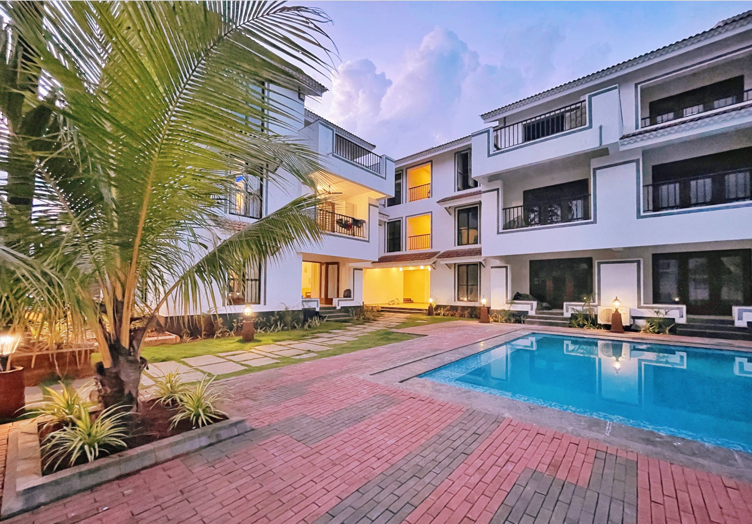 A Tropical Pool Studio Cedro Door 7