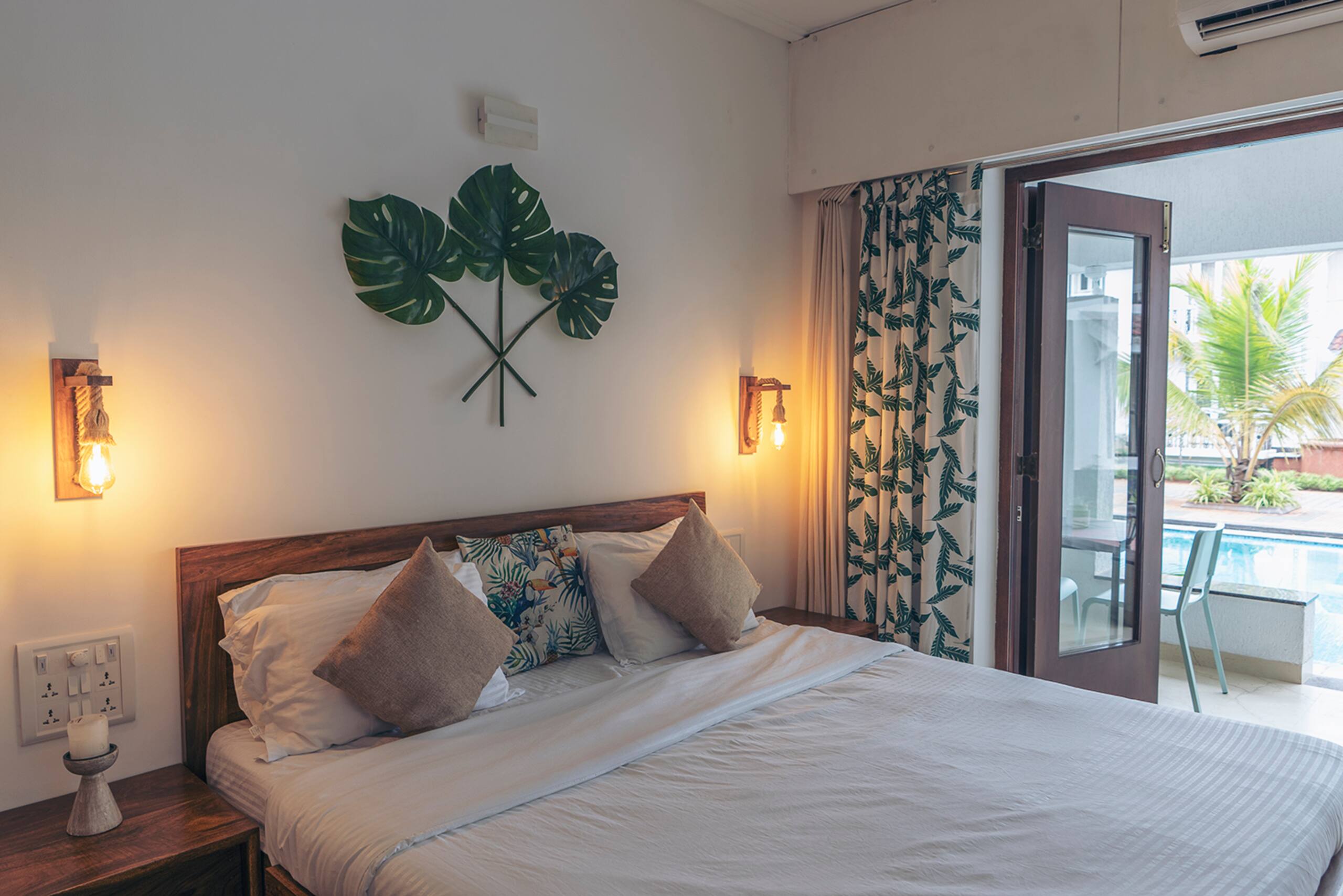 A Tropical Pool Studio Cedro Door 23