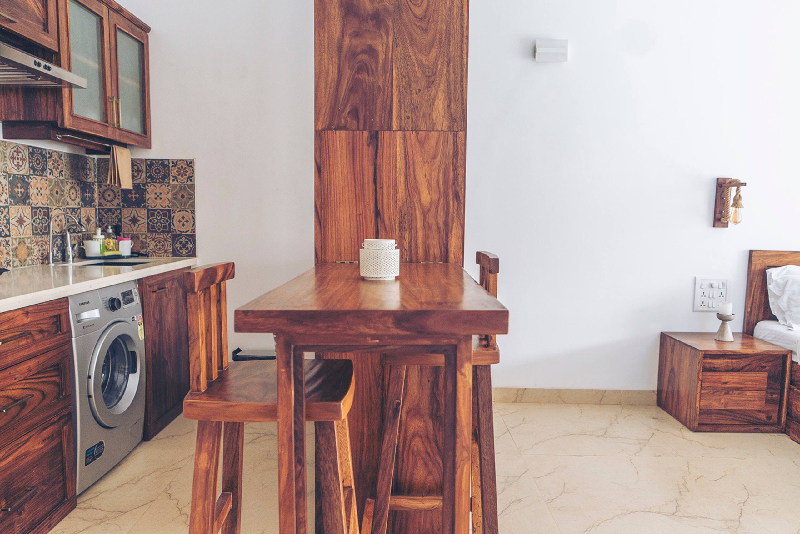 A Tropical Pool Studio Cedro Door 12