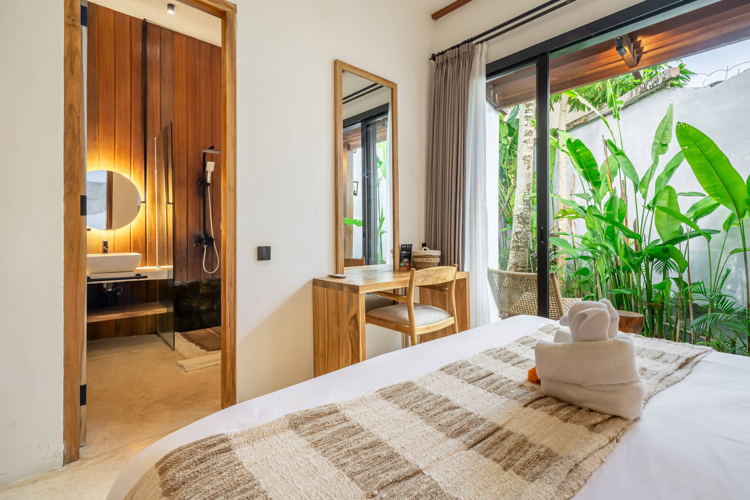 Huge Tropical 3BR in Serene Ubud w Pool & Lounge 32