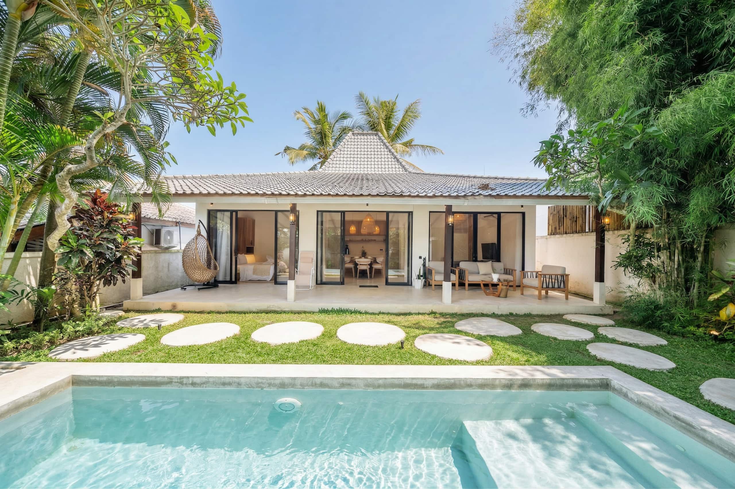Huge Tropical 3BR in Serene Ubud w Pool & Lounge — photo 5