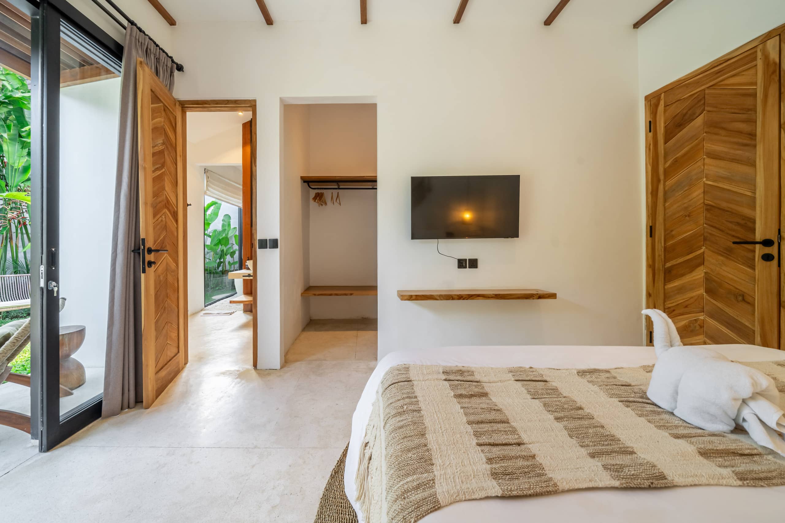 Huge Tropical 3BR in Serene Ubud w Pool & Lounge 19
