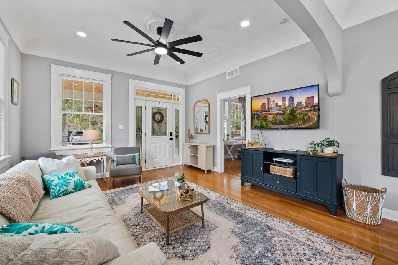 Remodeled Home Fully Fenced Yard | Walk to Riverwalk & Downtown Tamp — photo 3