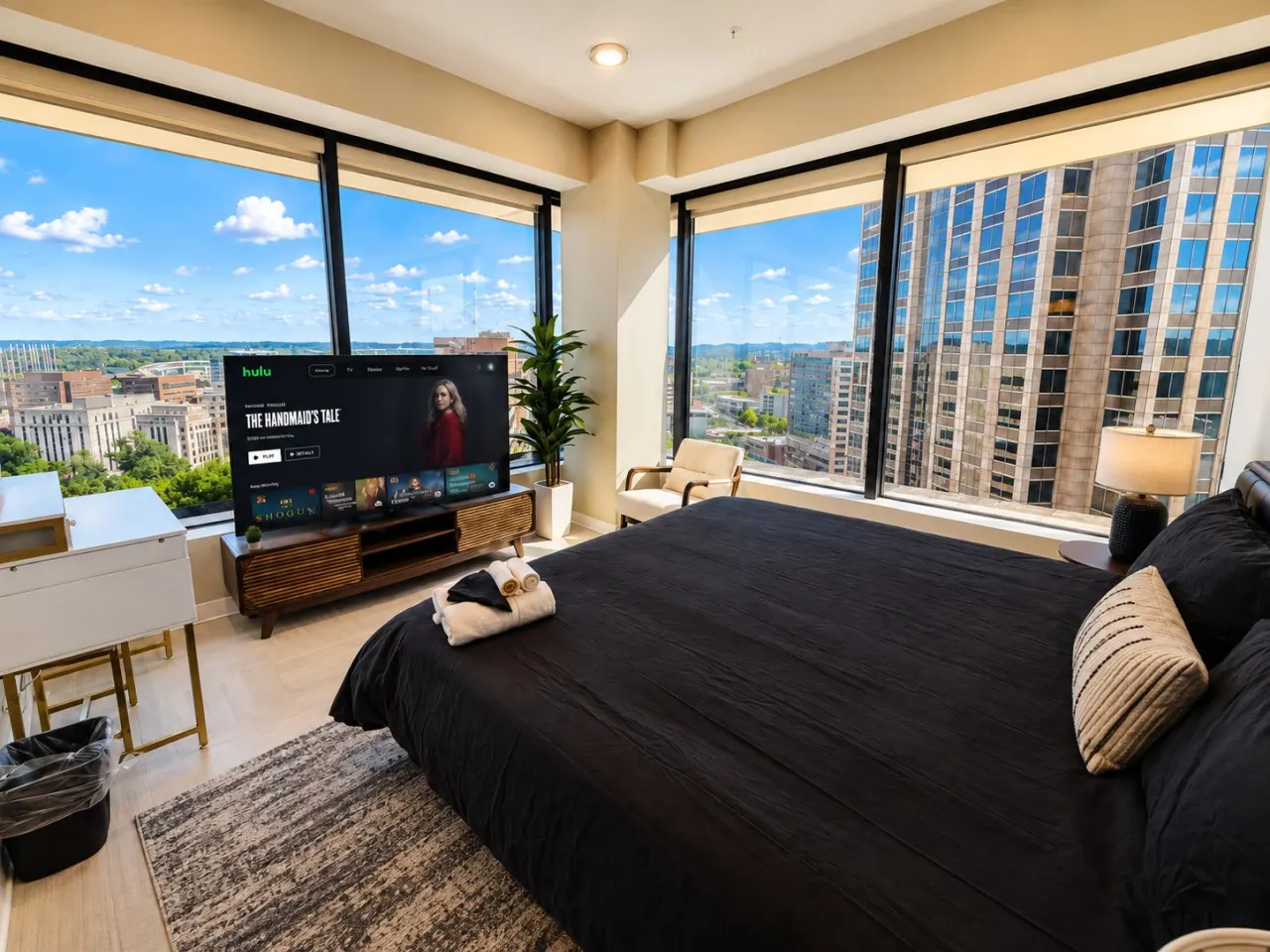 Skyline King Stay 2BR Downtown 2