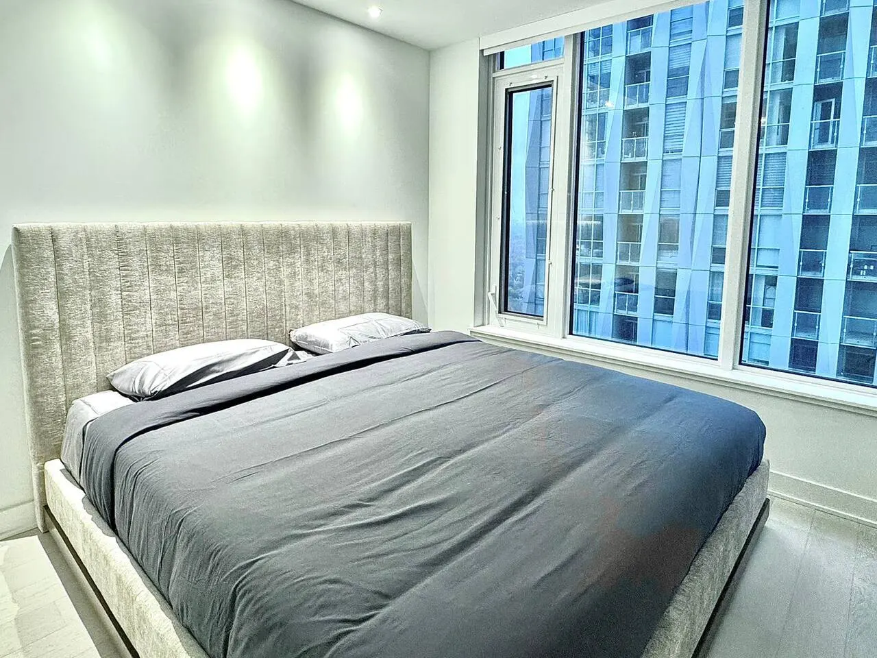 The Luxe Escape Premium 1BR in Yorkville 2