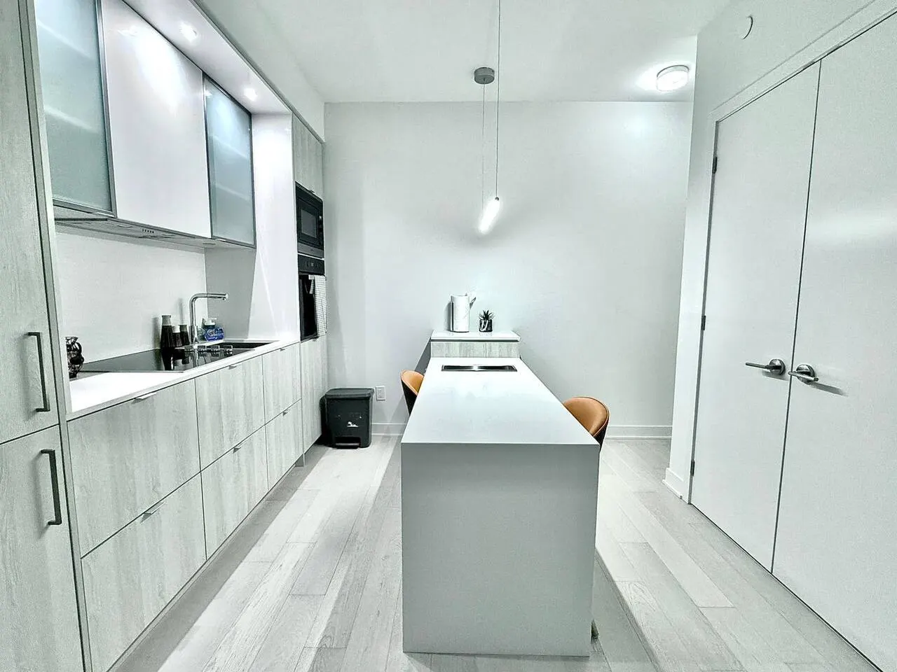 The Luxe Escape Premium 1BR in Yorkville 9