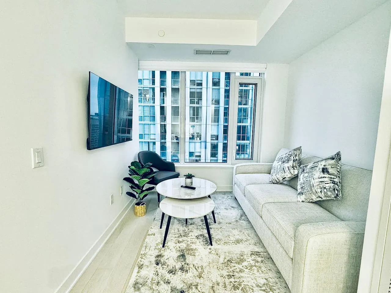 The Luxe Escape Premium 1BR in Yorkville 11