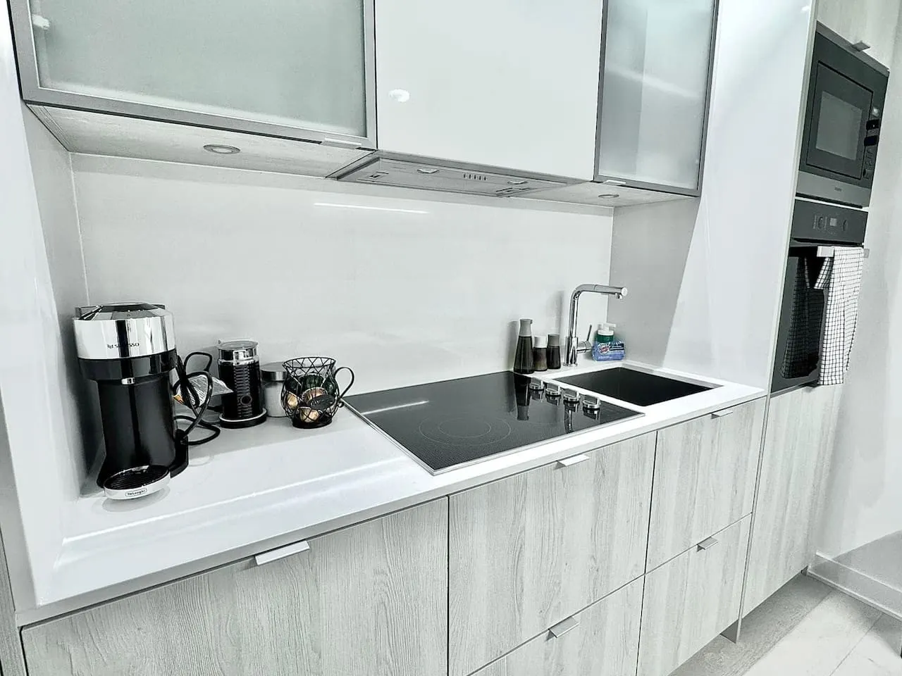The Luxe Escape Premium 1BR in Yorkville 13