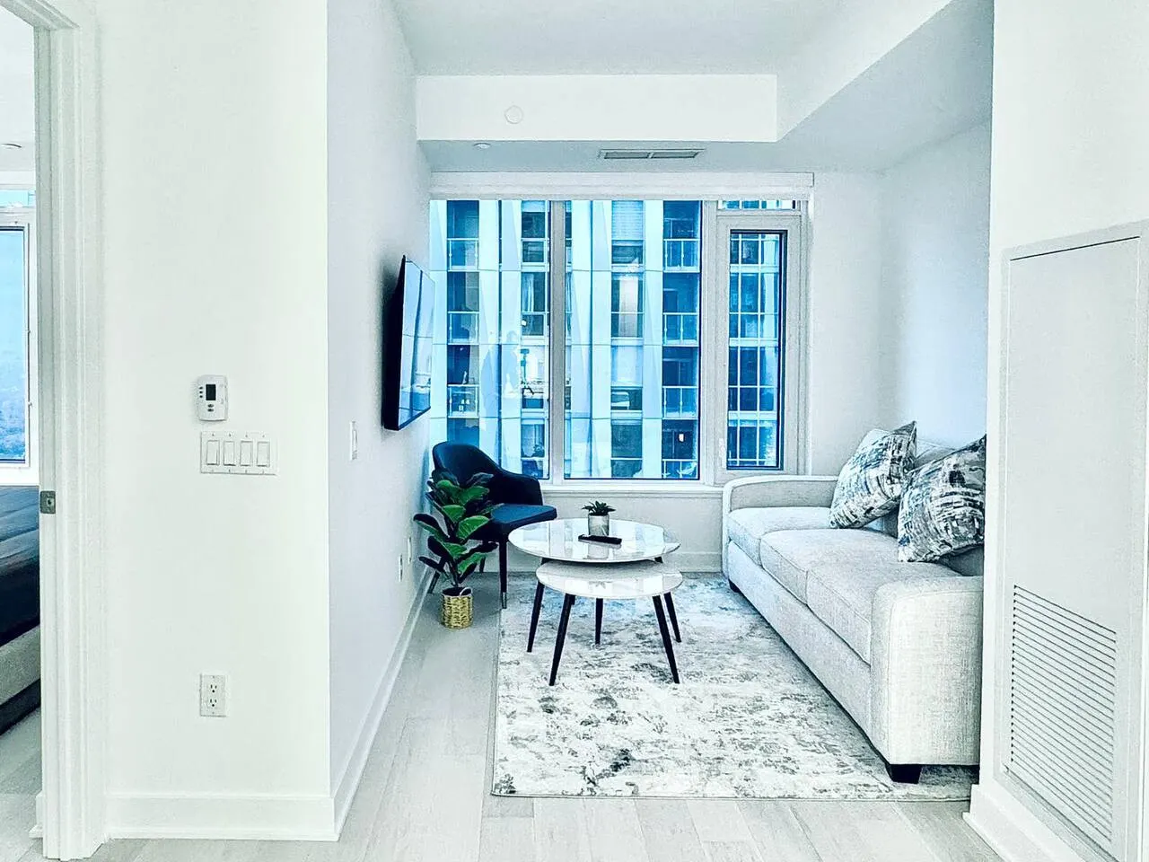 The Luxe Escape Premium 1BR in Yorkville 15