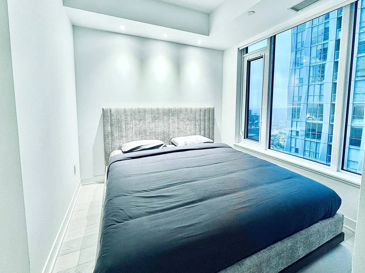 The Luxe Escape Premium 1BR in Yorkville 17