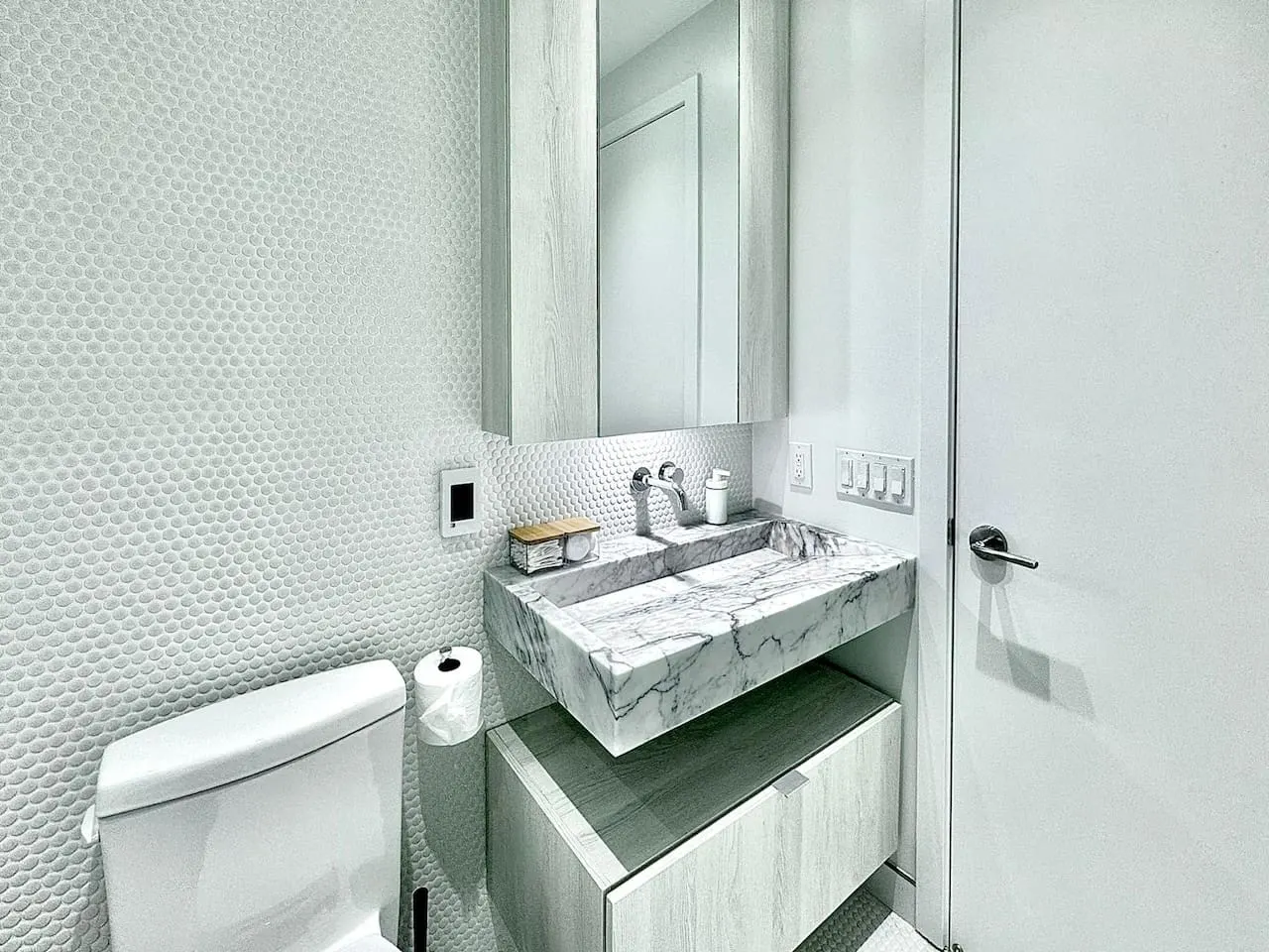 The Luxe Escape Premium 1BR in Yorkville 19