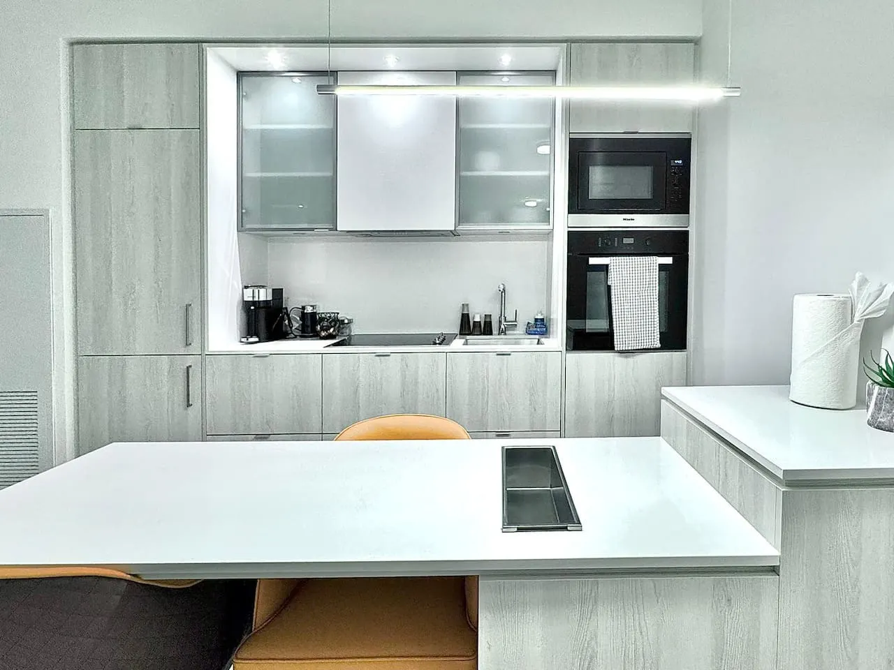 The Luxe Escape Premium 1BR in Yorkville 3