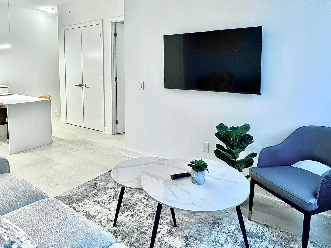 The Luxe Escape Premium 1BR in Yorkville 5
