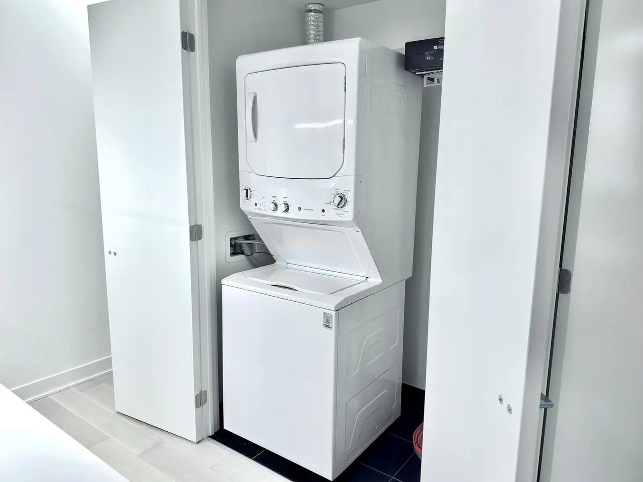 The Luxe Escape Premium 1BR in Yorkville 6