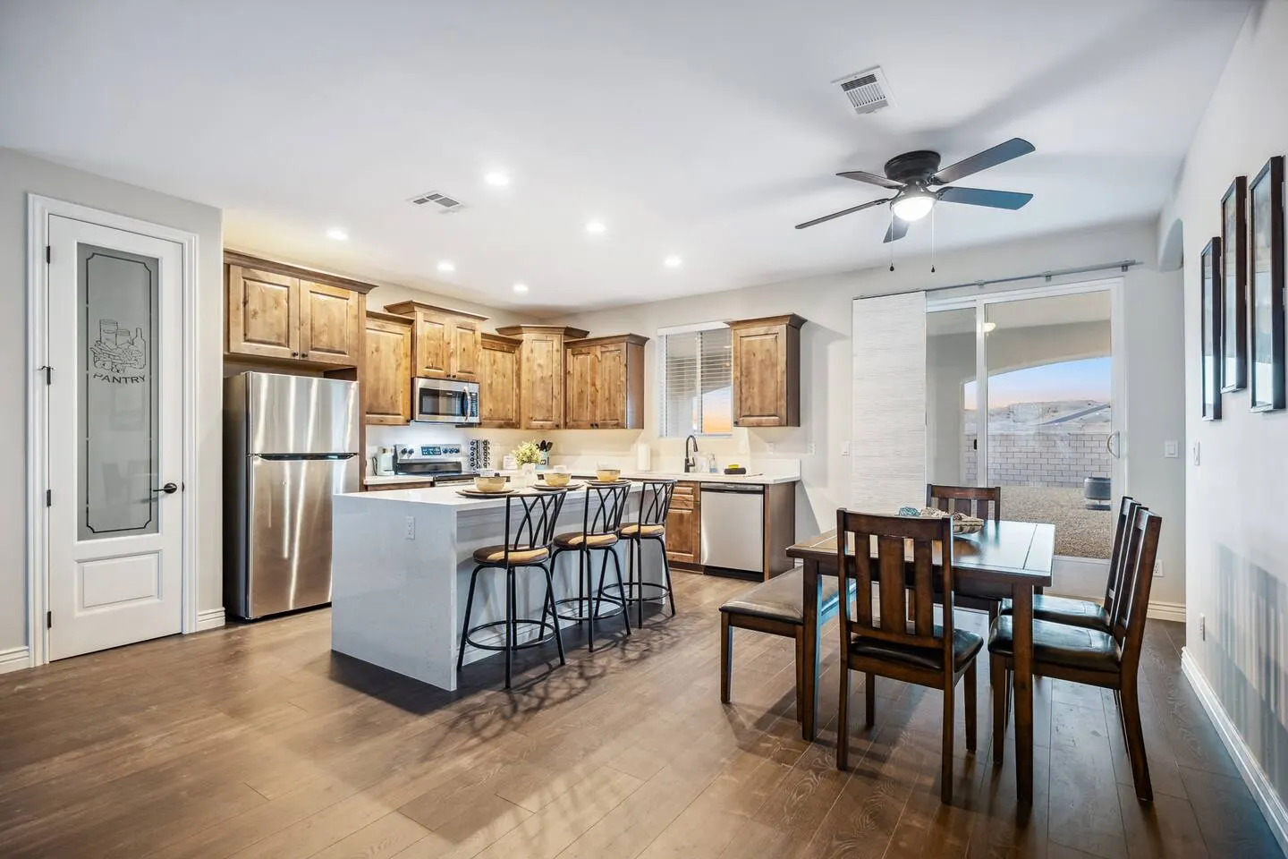 3bd Close to Lake Mohave & Casinos! Sleeps 7 2
