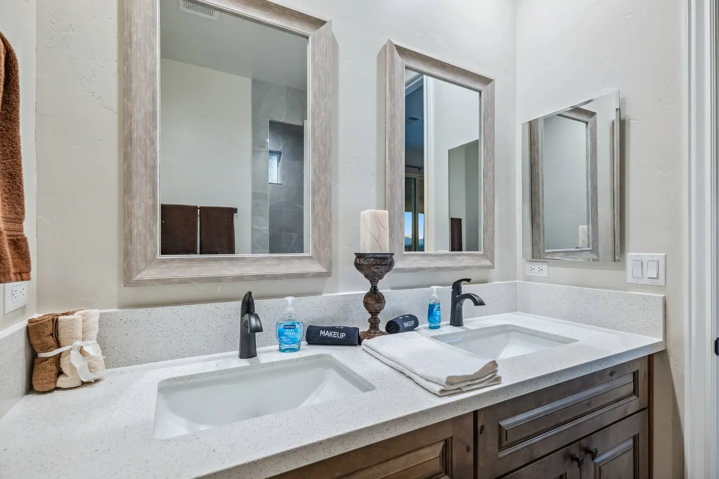 3bd Close to Lake Mohave & Casinos! Sleeps 7 6