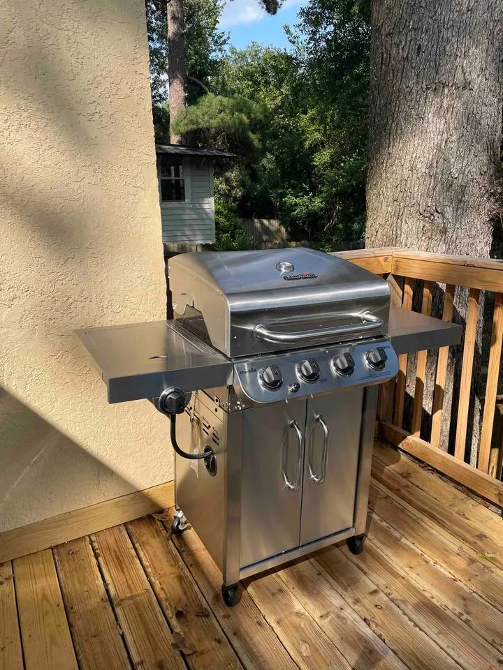 Dogwood: 3br, near Medical Dist 18