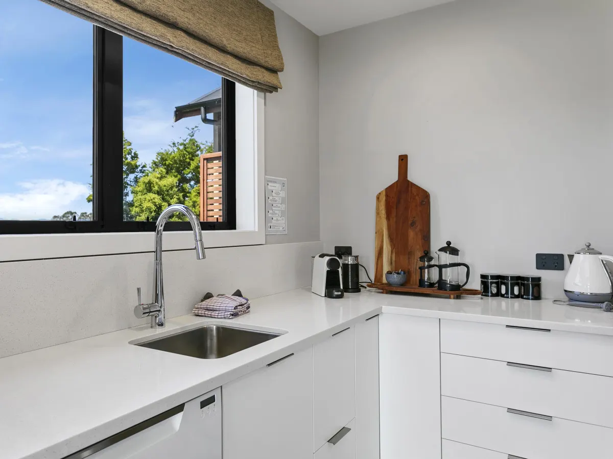 Lake Taupō Luxury Home + Hideaway Apartment + Spa Pool 9