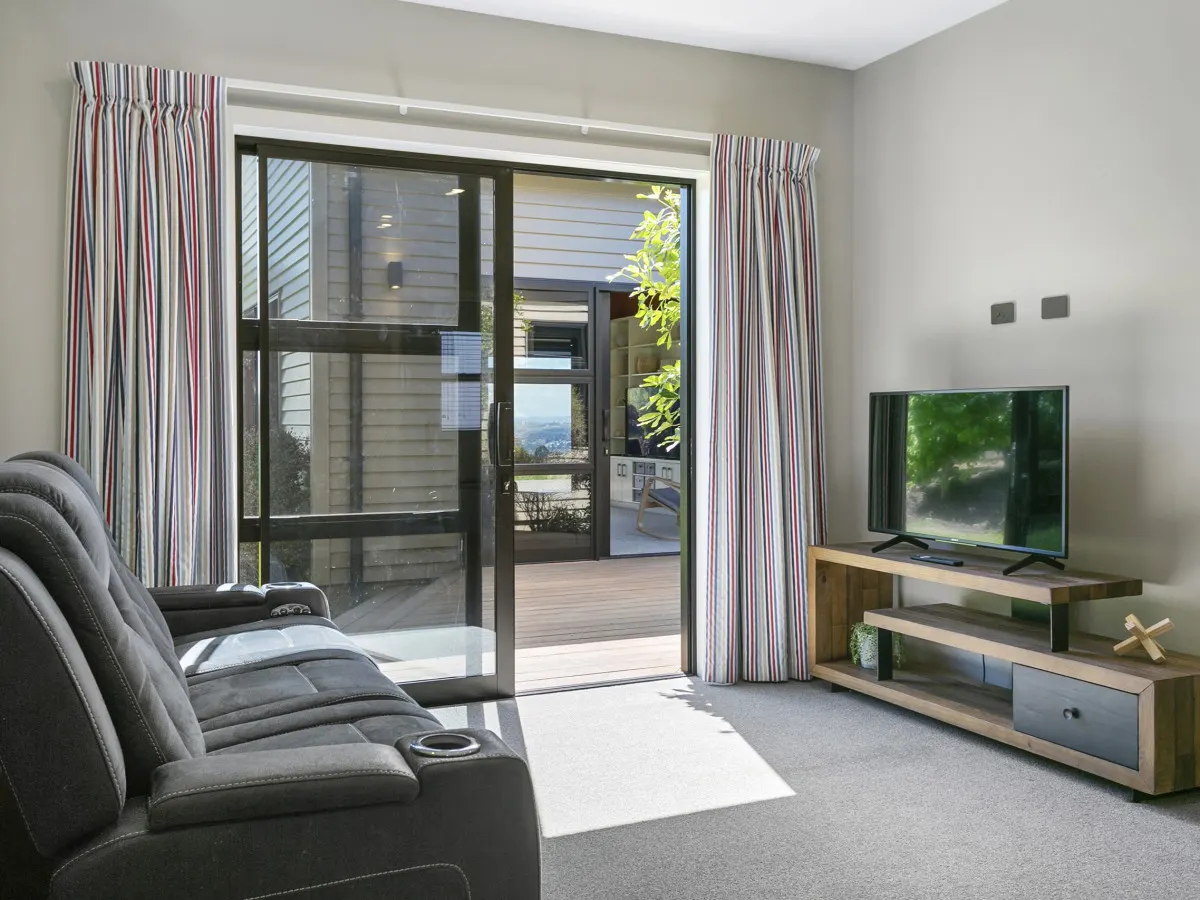 Lake Taupō Luxury Home + Hideaway Apartment + Spa Pool 19