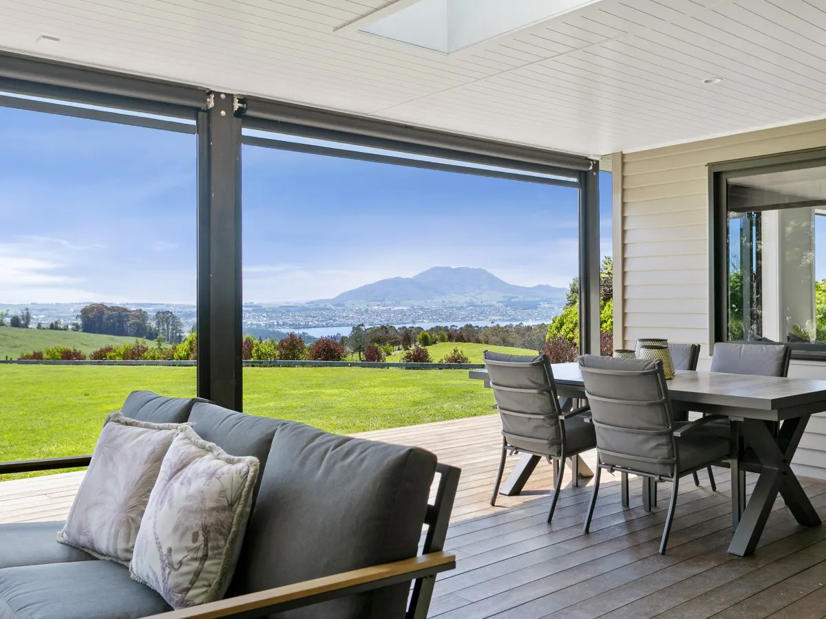 Lake Taupō Luxury Home + Hideaway Apartment + Spa Pool 3