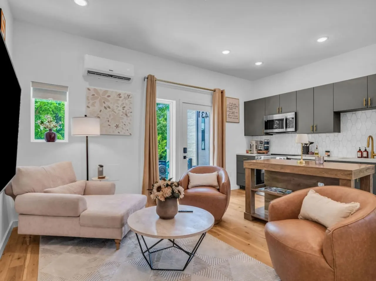 Vols View | Modern DT Knoxville Townhome