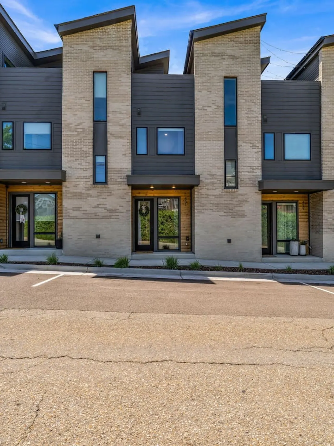 Vols View Modern DT Knoxville Townhome 15