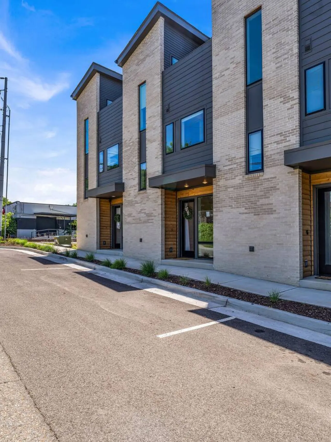 Vols View Modern DT Knoxville Townhome 18
