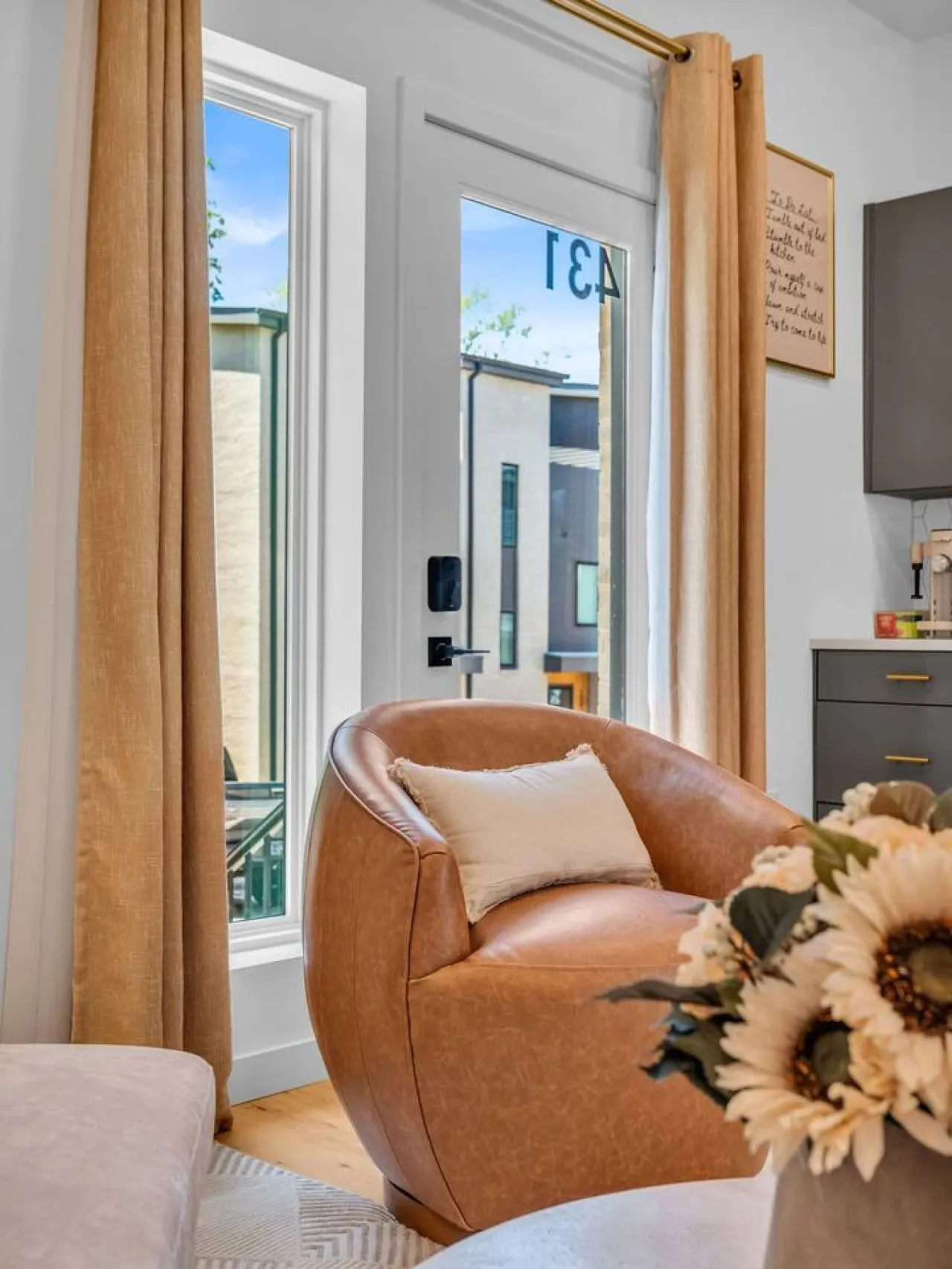 Vols View Modern DT Knoxville Townhome 19