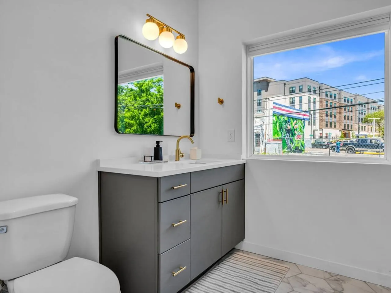 Vols View | Modern DT Knoxville Townhome — photo 3