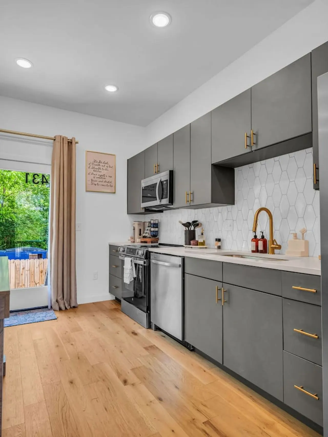 Vols View Modern DT Knoxville Townhome 6