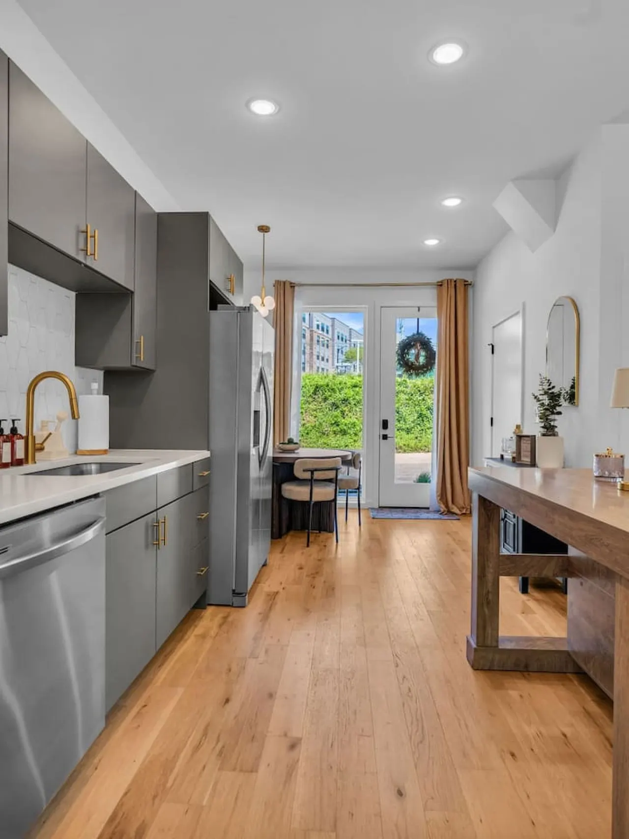 Vols View Modern DT Knoxville Townhome 7