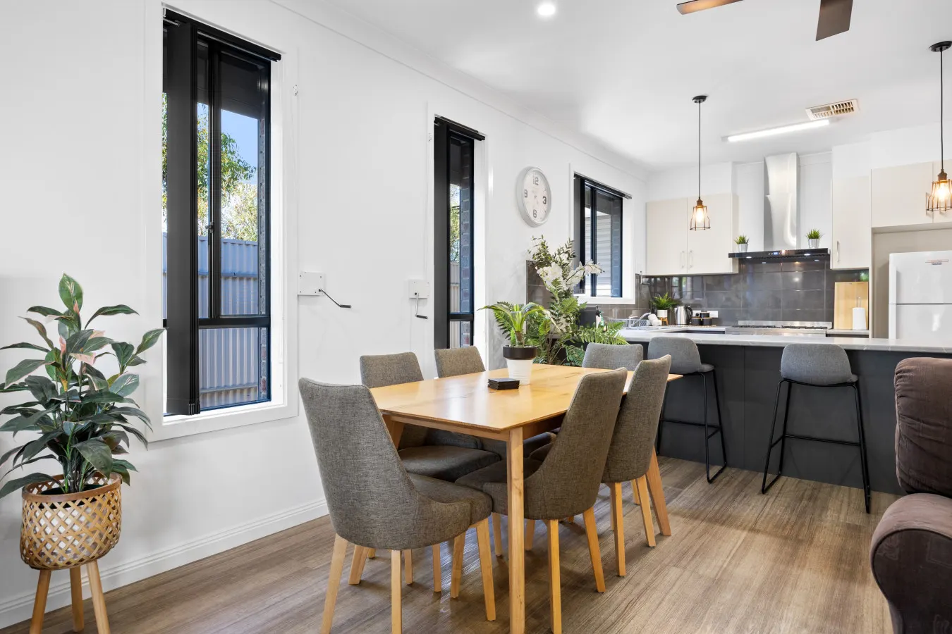 Largs Tides—Modern Stay Between Beach & Dining 10