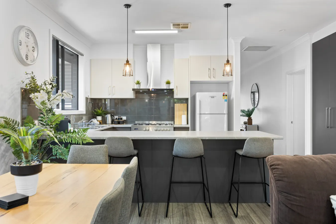 Largs Tides—Modern Stay Between Beach & Dining 12