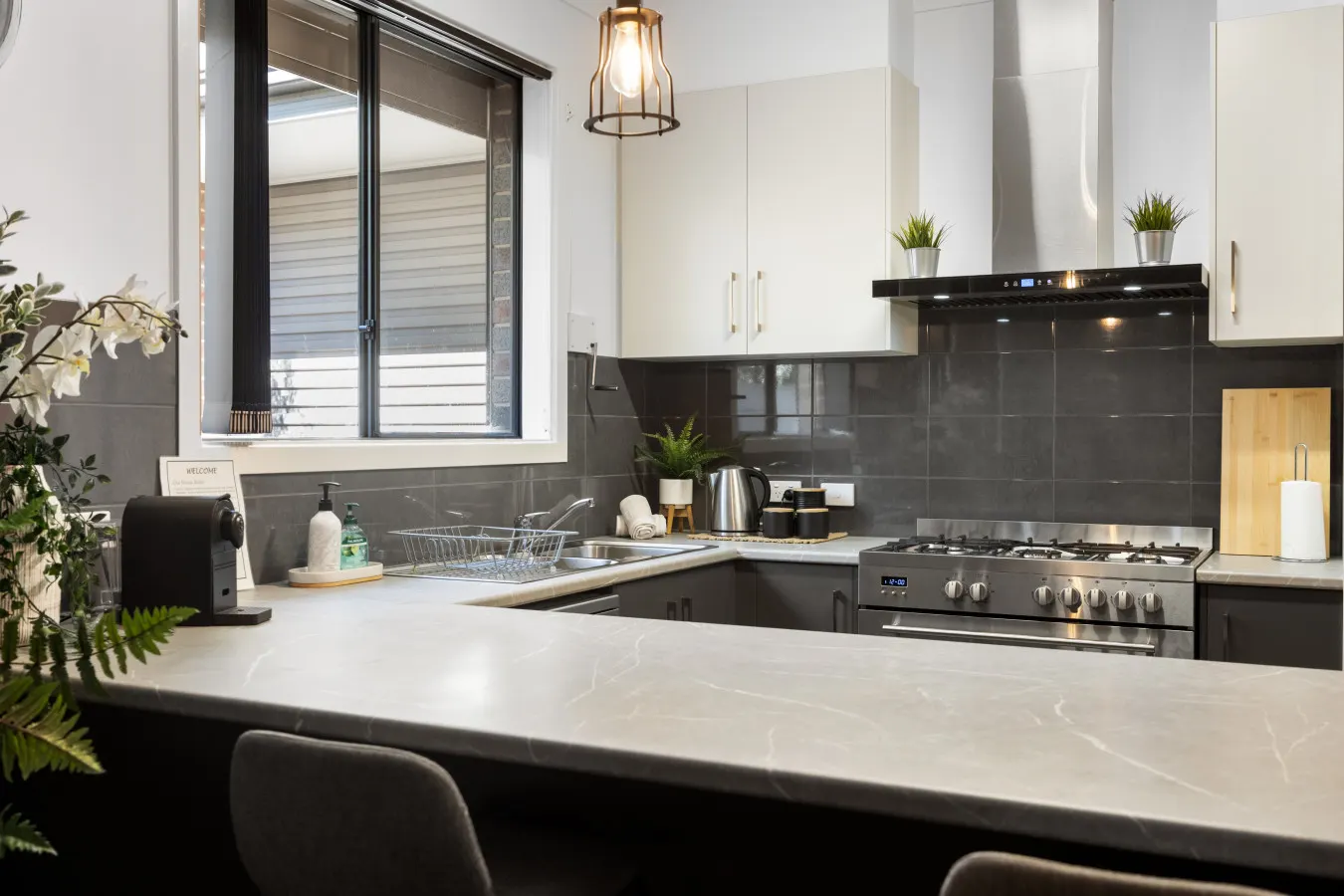 Largs Tides—Modern Stay Between Beach & Dining 13