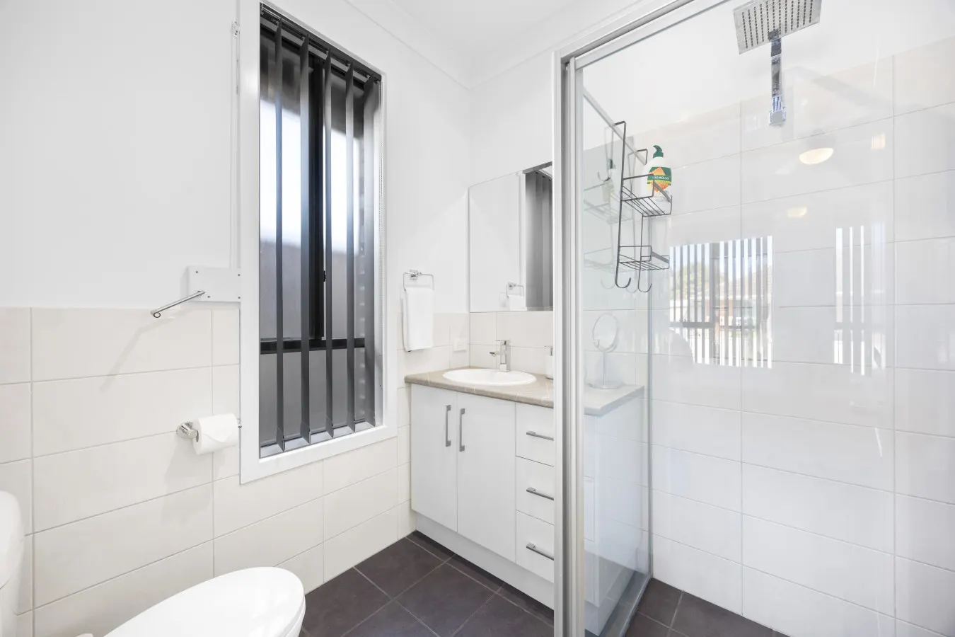 Largs Tides—Modern Stay Between Beach & Dining 19