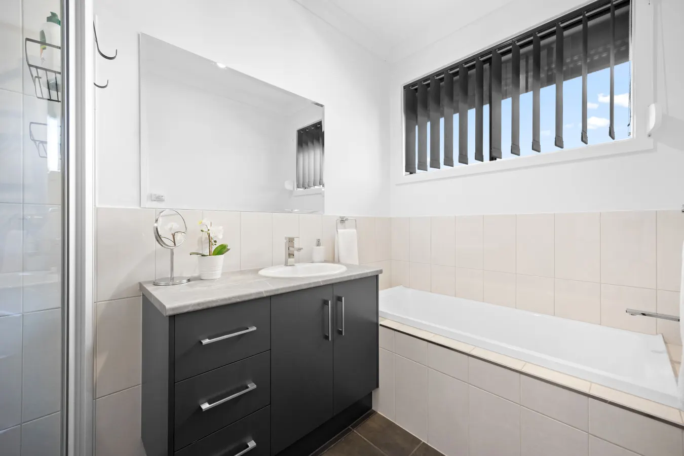 Largs Tides—Modern Stay Between Beach & Dining 20