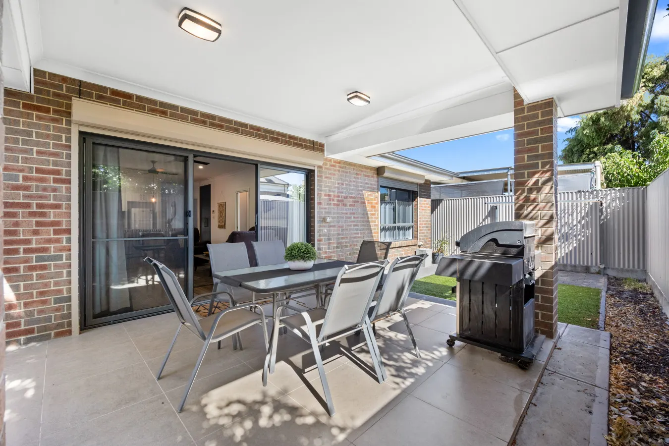 Largs Tides—Modern Stay Between Beach & Dining — photo 4