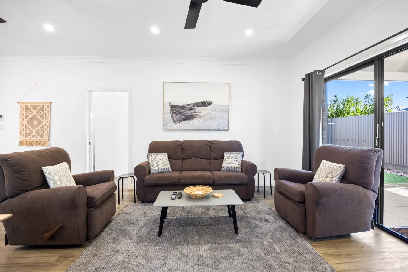 Largs Tides—Modern Stay Between Beach & Dining 6